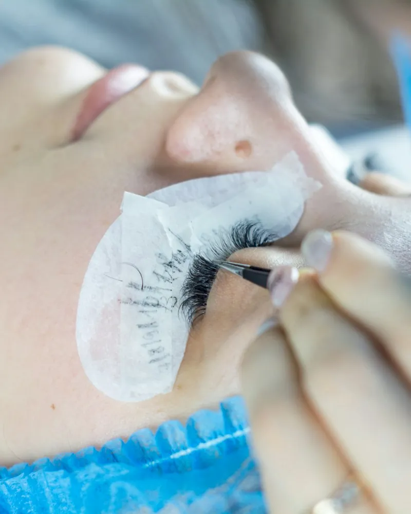 Pose d'extensions de cils